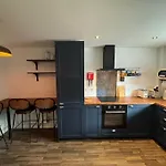 Modern 4-Bed House Free Parking Walking Distance To Coop Live , Etihad, Ancoats And City Centre