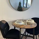 Stylish & Cosy One Bedroom Condo