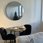 Stylish & Cosy One Bedroom Condo