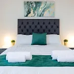 Mint & Modern Refreshing Escape