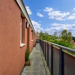 Stunning 1 Bed Apartment With Parking Pass The Keys
