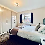 Manchester Sweet Home - Spacious 7Br House