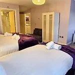 Newly Refurbished 4Bedroom Townhouse By The Etihad