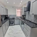 City Superhost - Lovely 5 Bed Close To City Centre