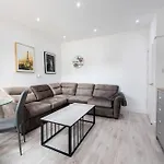 Newly Refurbished 4Bedroom House Nr City Centre