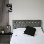 Modern Central Townhouse-Free Parking-Pool Table