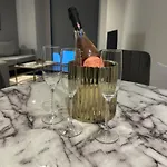 Spacious Modern 2 Bedroom Apartment