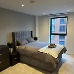 Spacious Modern 2 Bedroom Apartment