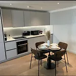 Luxury 2 Bedroom Apartment Manchester City Center