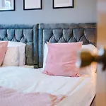 3Br-Sleeps6-Garden-Bbq-Freeparking-Pets
