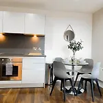 The Panda - Modern 2 Bedroom Apt In Manchester City Centre