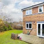 Unique 2 Bed Home Sleeping 4 People With Driveway Located In Bolton - Whiteoak