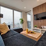 2-Bedroom Apartment At Vibrant Salford Quays