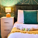 Manchester Townhouse By Bevolve - 4 Bedrooms - Free Parking