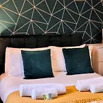 Manchester Townhouse By Bevolve - 4 Bedrooms - Free Parking