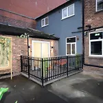 Cityescape - 1Br Sofa Bed Balcony Window Shower