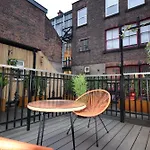 Cityescape - 1Br Sofa Bed Balcony Window Shower