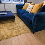 The Heart - Cosy 3 Bedroom House With Double Driveway And Garden In Manchester