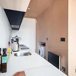 Stylish & Contemporary 2 Bed Flat In Manchester