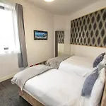 Ideal For Groups - Modern 2 Bedroom Apartment - Free Parking, Transit Links, Close To Stadiums