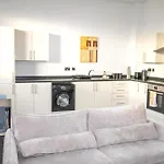 Spacious 2Br Flat Stadium Links