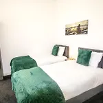 Stylish 2 Bedroom-Free Parking