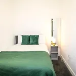 Stylish 2 Bedroom-Free Parking