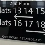 Quay House - Salford - 2Bdr Sleeps 7, Spacious & Quiet - Free Parking - Close To City Centre, Manchester United & The Lowry