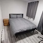 Cozy Modern 2 Bed Flat, With Parking, Close To Town