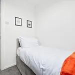 Lovely 3Bedroom House, 7Mins Drive To Manchester City Center, Etihad Stadium & Coop Live Arena