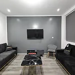 Landcross Co-Living - Private Room Self-Cater
