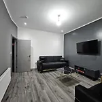 Landcross Co-Living - Private Room Self-Cater