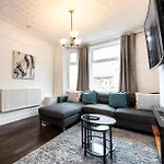 Old Trafford Modern 3 Bedroom House