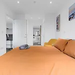Modern Luxurious Central Apartment