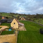 East Barn- Luxury Countryside Home