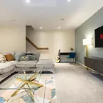 Luxury 3-Bed Townhouse Sleeps 6 Free Parking
