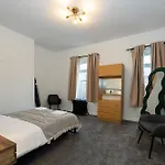 New Listing - Stunning 3 Bedroom Levenshulme Home Sleeps 7