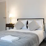 New Listing - Stunning 3 Bedroom Levenshulme Home Sleeps 7
