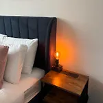 Manchester Apt, Free Parking, Business, Couples & Families
