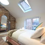 Cityescape - 2Br Top Floor Penthouse Nq