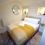 Cityescape - 2Br Top Floor Penthouse Nq