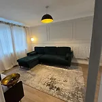 Stylish Home 5 Mins To City Center
