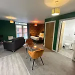 Adelphi Wharf Apartments By Beehosting