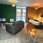 Adelphi Wharf Apartments By Beehosting