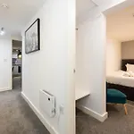Stylish 2-Bed Flat Steps From Tram Stop