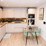 Luxury 2 Bedroom And Bathroom In Central Manchester With Balcony