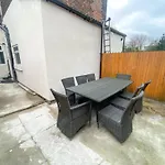 5 Bedroom Luxury Townhouse Near City Centre, Sleep 16