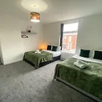 5 Bedroom Luxury Townhouse Near City Centre, Sleep 16