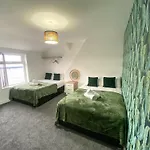 5 Bedroom Luxury Townhouse Near City Centre, Sleep 16