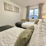 Ideal 3-Bed Stay-Away-Home Manchester Area